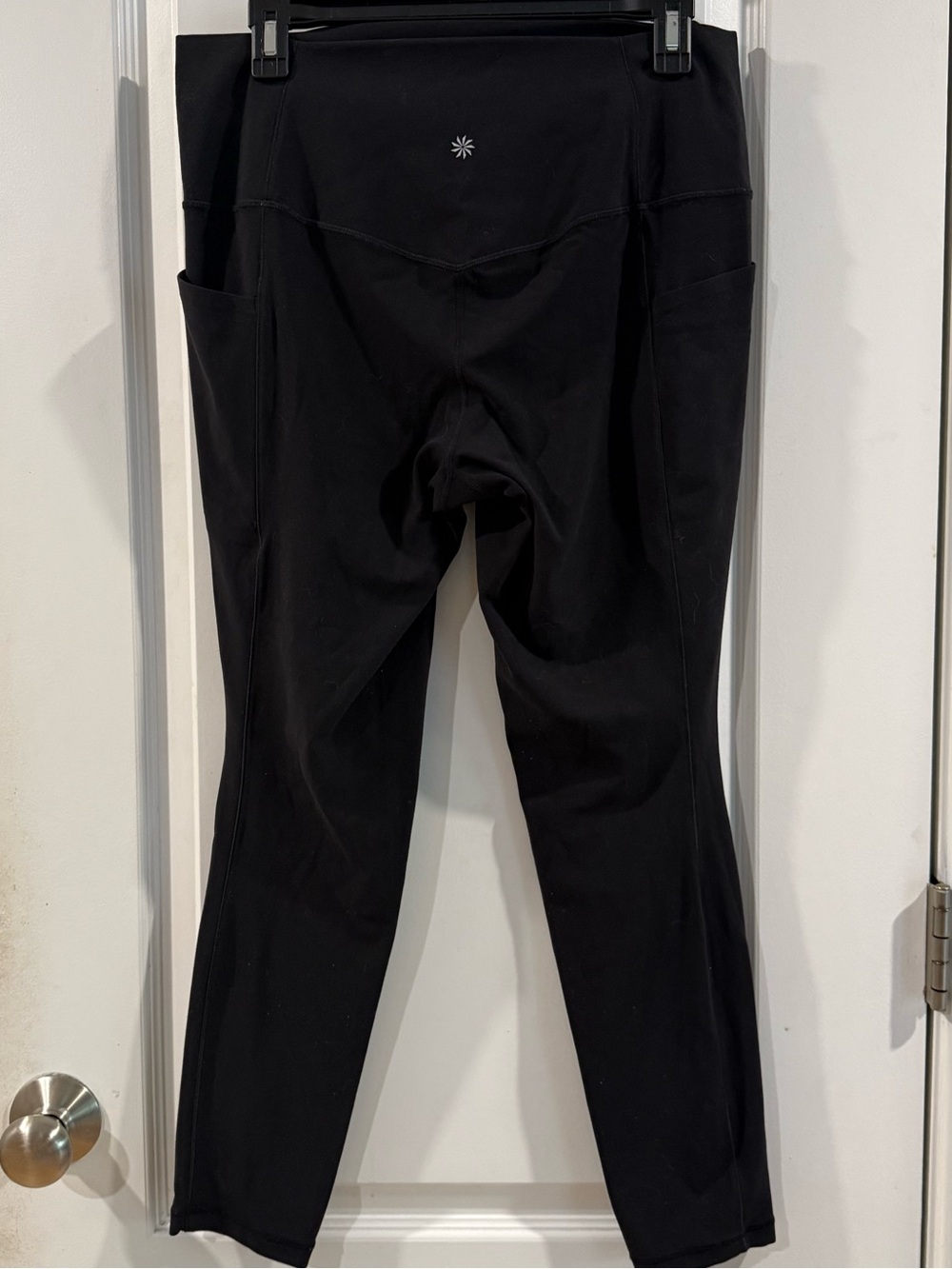 Athleta -Salutation Stash Tight Leggings -Black- Side Pockets